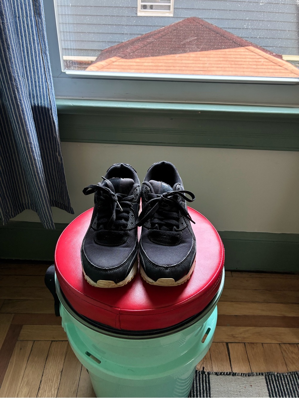 Black Nike Air Max 90 size 9